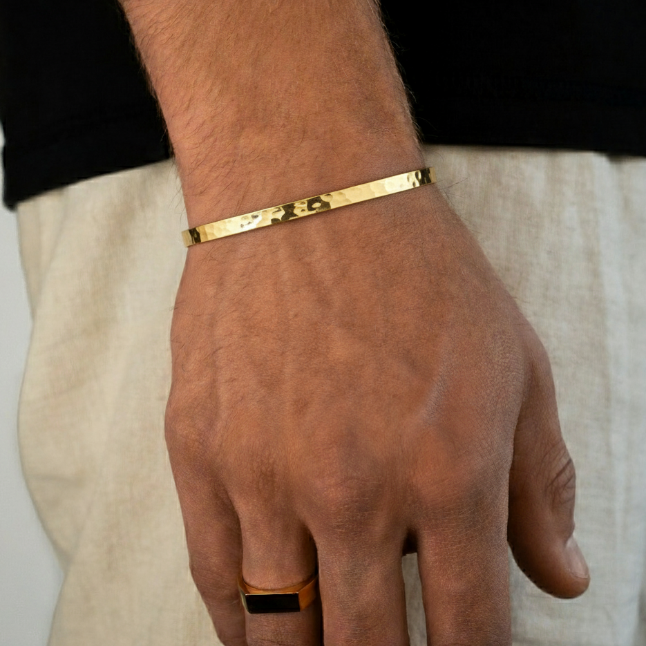 Waved Cuff (18k Gold)