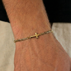 Minimalistic Cross Bracelet Gold