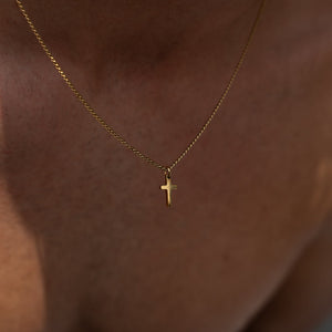 Minimalistic Cross Pendant Chain Gold