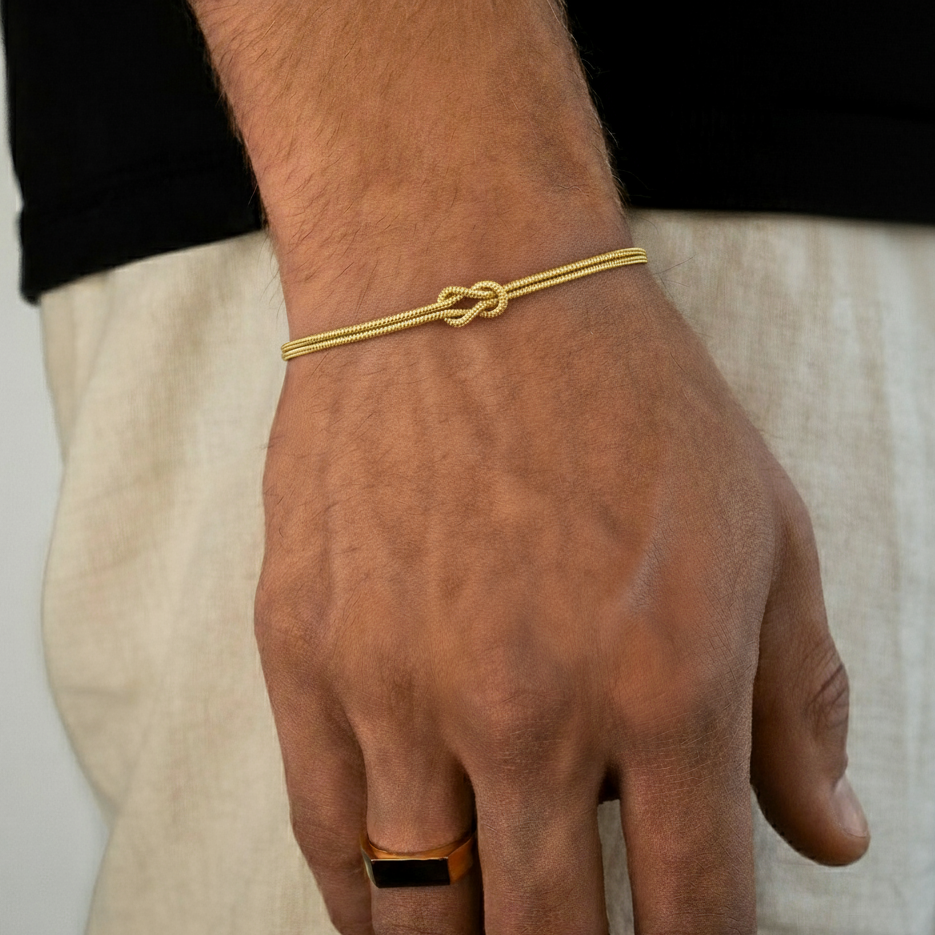 Minimalistic Infinity Bracelet Gold