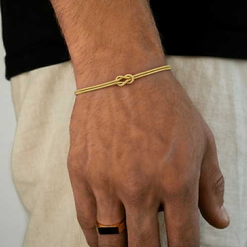 Minimalistic Infinity Bracelet Gold