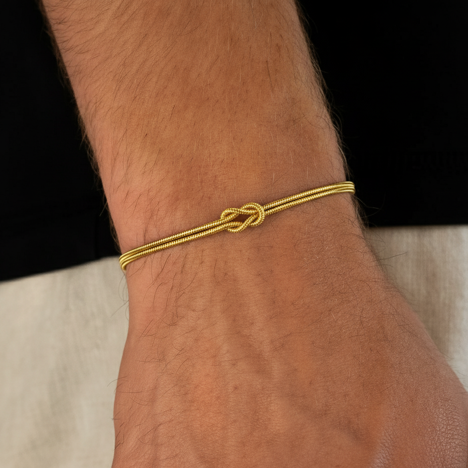 Minimalistic Infinity Bracelet Gold