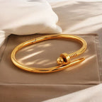 Minimalistic Nail Bracelet Gold