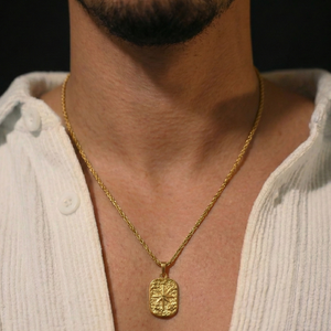 Minimalistic Northstar Pendant Chain Gold